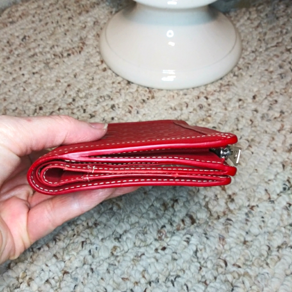 Vintage Guy Laroche Paris GL Embossed Red Leather, Silver Snap Closure Wallet - Picture 3 of 11
